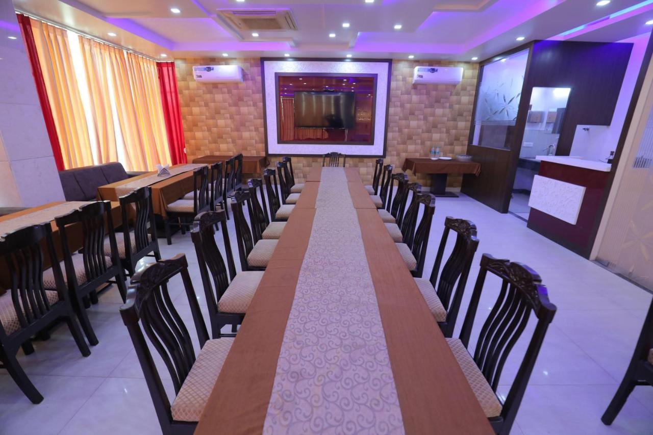 Hotel Sahib'S Red Carpet - Family & Corporate Hotel Chain Agra  Extérieur photo