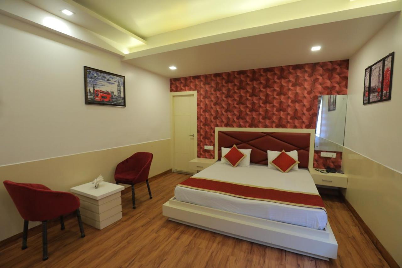 Hotel Sahib'S Red Carpet - Family & Corporate Hotel Chain Agra  Extérieur photo