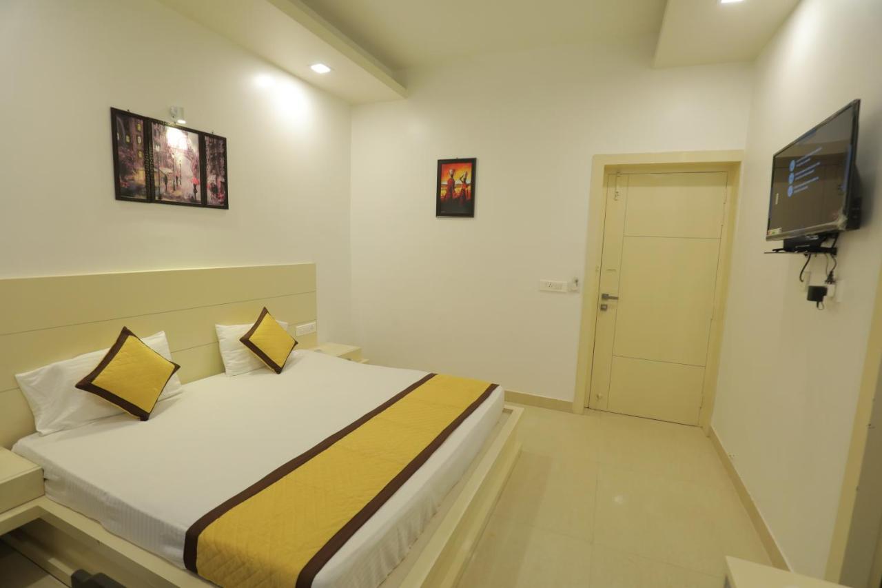 Hotel Sahib'S Red Carpet - Family & Corporate Hotel Chain Agra  Extérieur photo