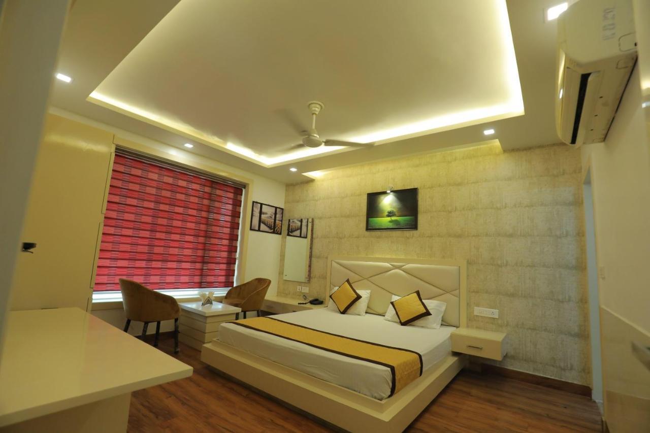 Hotel Sahib'S Red Carpet - Family & Corporate Hotel Chain Agra  Extérieur photo