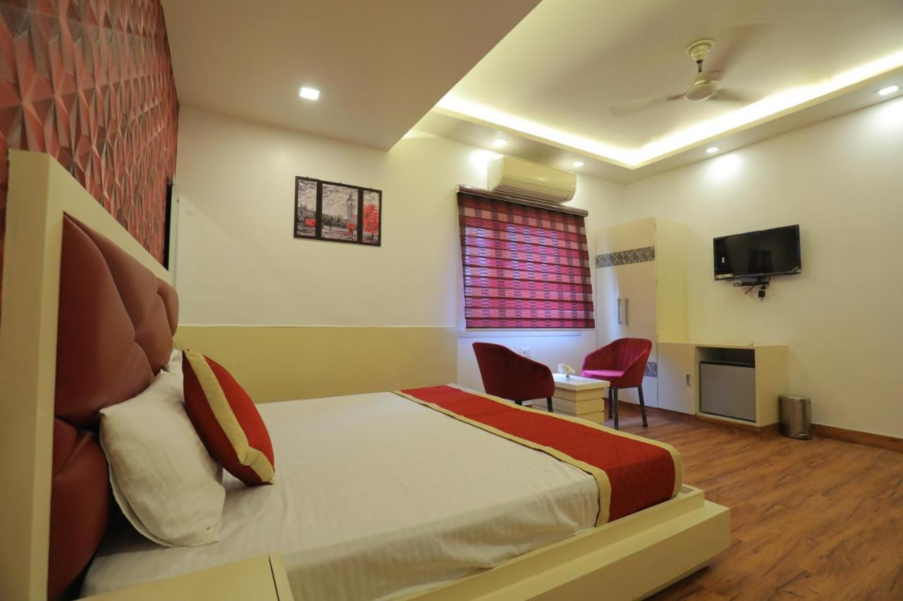 Hotel Sahib'S Red Carpet - Family & Corporate Hotel Chain Agra  Extérieur photo