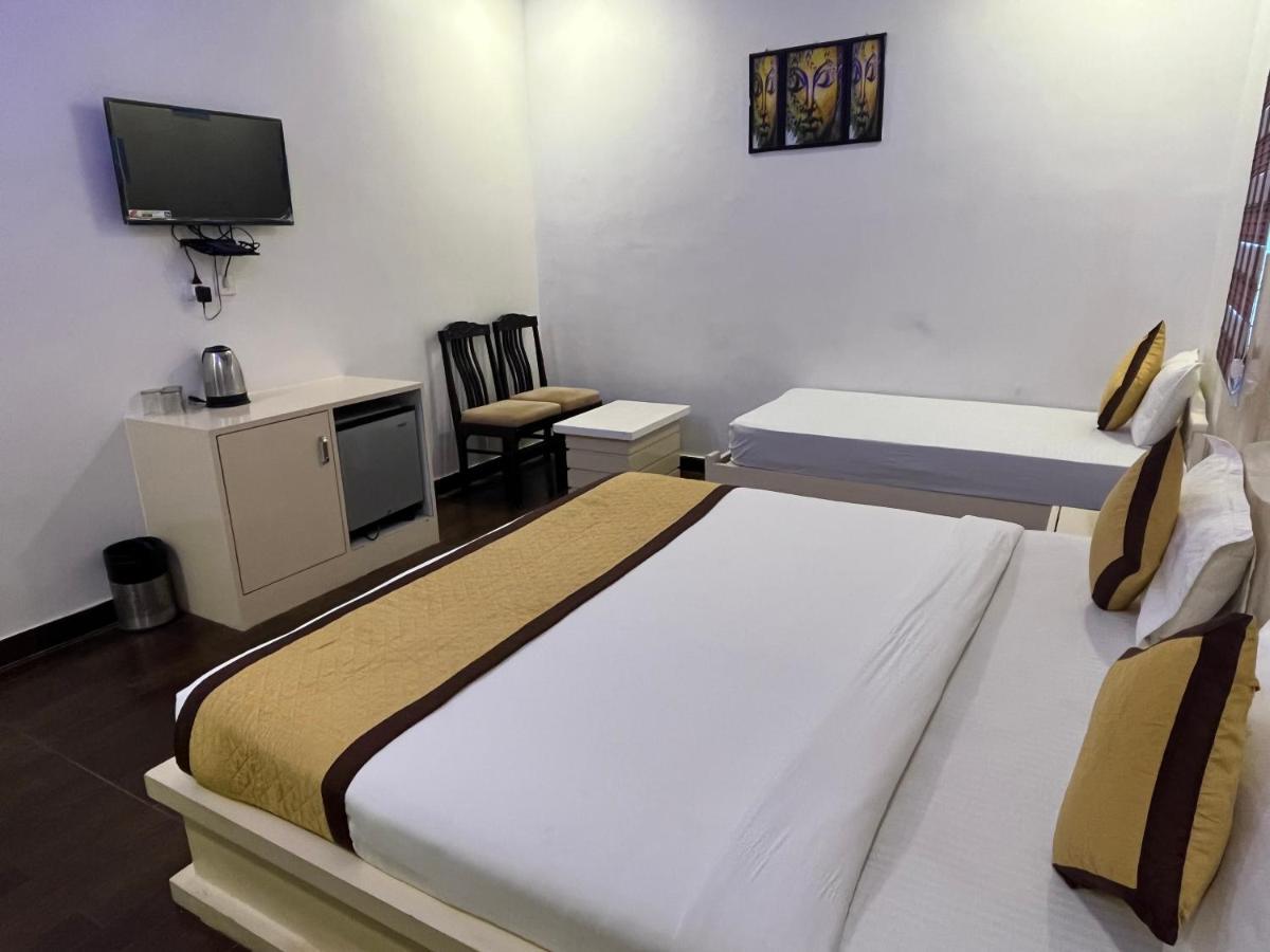 Hotel Sahib'S Red Carpet - Family & Corporate Hotel Chain Agra  Extérieur photo